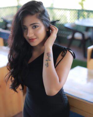 Hima Bindhu Instagram - L&G……. “Her🖤”

"Unleashing the storm within💥 Warrior spirit, unbreakable soul 🔥 Confidence in every step. 💪 #BadassVibes #FearlessFemale #FearlessFemme"
