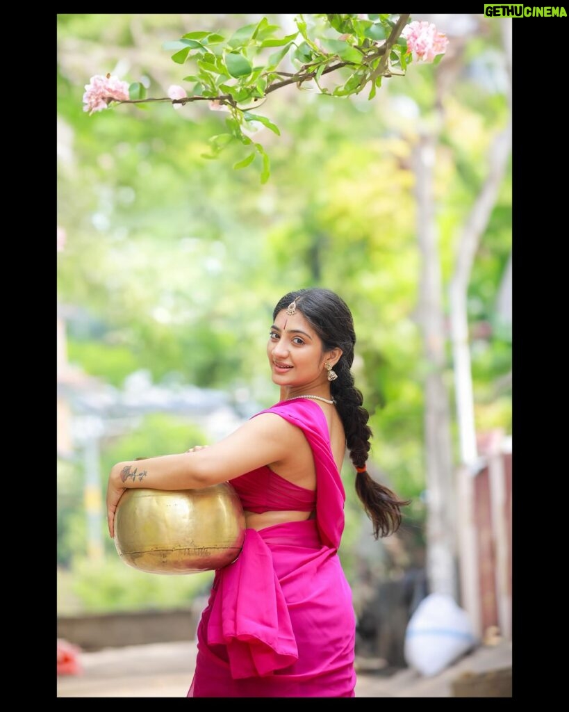 Hima Bindhu Instagram - సంక్రాంతి శుభాకాంక్షలు🎋 Pc: @gowri_photography Embark on a musical journey with me as I’m starring in the mesmerizing Telugu album “Sandelakusini” by @upadrastasunitha 🌟 Immerse yourself in the enchanting melodies, brought to life by the musical genius Dr. Josyabhatla. 🎶 Concept & Direction by Nani Babu, with lyrics penned by Aruna Devireddy. Keys and rhythms program by Prakash Rex. Mix & Mastered by Prakash Rex. Cinematography, Editing & Color Grading by Ganesh B Parugani. Co-Director & Dialogues by Ashok Tirumani. Publicity Designs by RC Designs. Produced by Mango Mass Media. 🔥 #Sandelakusini #SunithaUpadrasta #TeluguMusic #NewRelease