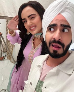 Himanshi Parashar Instagram - Saadi Atrangi Yaari💃🏻🕺🏻
#quiteliterally 
.
#bts #terimeridoriyaann