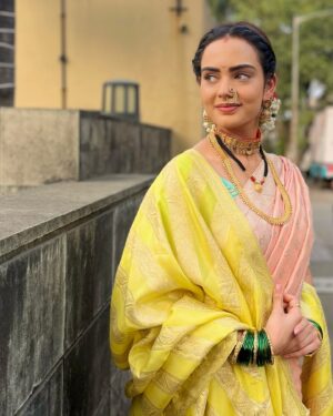Himanshi Parashar Instagram - This look was also Pehli Baar for me🤭
.
#terimeridoriyaann