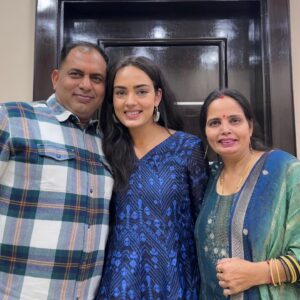 Himanshi Parashar Instagram - Precious❤️
.
#family #dusshera #annprashan