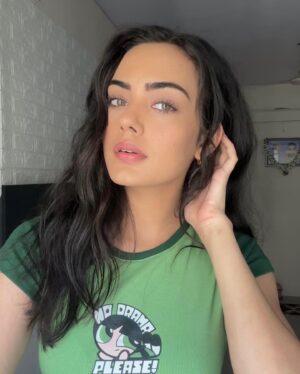 Himanshi Parashar Instagram - Tu aave ta m peevan tere naal behke chaa🌼
.
#buhevich #selfiemonday