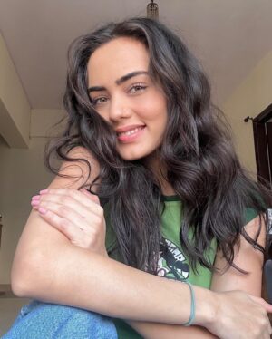 Himanshi Parashar Instagram - Tu aave ta m peevan tere naal behke chaa🌼
.
#buhevich #selfiemonday