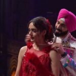 Himanshi Parashar Instagram - Aapke favourite Star Parivaar ke qirdaaron ka performance hoga dumdaar aur saath hi hoga pyaar ka izhaar! 😍 Dekhiyega zaroor, #StarParivaarAwards2023, iss Ravivaar yaani 1st October, shaam 7 baje, StarPlus aur Disney Hotstar par. @vijayendrakumeria @himanshiparashar