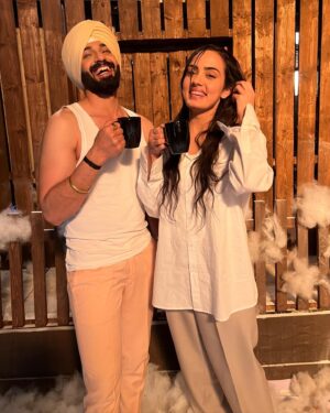 Himanshi Parashar Instagram - #ChaiTime at 3 in the morning🥶😁

#SahAnDay #SahAn 
Keep Showering your love to #TeriMeriDoriyaann 🫶🏻