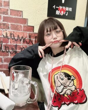 Hina Koyama Instagram - ご飯行こって電話で起こされたからメイクなど出来るはずがない‼️‼️あと街が浮かれスギネ❓