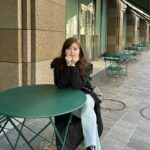 Hina Ishizaki Instagram - ⁡ タートルネック大好きで日に日に増えていく🫢🍿 母から譲り受けたバッグをカジュアルに👜♩