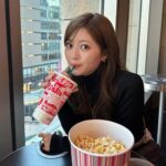 Hina Ishizaki Instagram – ⁡
タートルネック大好きで日に日に増えていく🫢🍿
母から譲り受けたバッグをカジュアルに👜♩