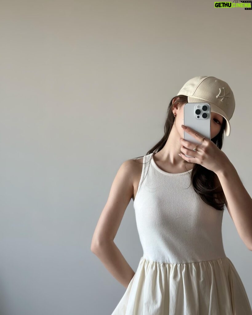 Hina Ishizaki Instagram - ⁡ 3月👒✨ 春服の準備を着々と…！ ⁡ この間染めたベージュカラーが好評すぎる👱🏻‍♀️🎶