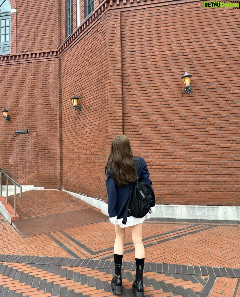 Hina Ishizaki Instagram - ⁡ ジャケットの丈感が可愛すぎ🧥♡ ミニ丈にはボリュームある靴が私のスタイル
