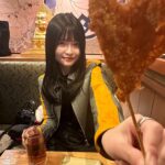 Hina Kagei Instagram – チーズ伸ばそうとしたらただ牙が出来た動画🧀
#串カツって美味しいよね #みんなは何本食べれる？
#フィルムっぽく撮れたらエモいかなって思ったけど #普通のカメラで撮れば良かったかも #大阪旅行