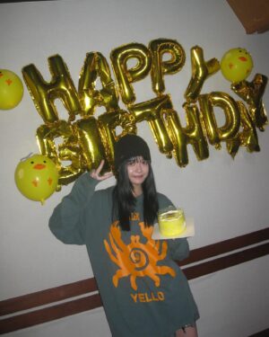 Hina Kagei Instagram - _
本日、誕生日を迎えました🍰

沢山の方に祝って頂けて、本当に嬉しいです☺︎
DM、返信はできないですが、全部読んでます！
沢山のお祝いのメッセージありがとうございます🥲🤍

もう25歳だからもっと大人にならなきゃいけないなという
思いを持ちつつ、今の私らしさも大事に
応援してくれる方、支えてくれる方みんなを裏切らないように
素敵な女性へ成長していこうと思います。

今日がお誕生日という方はおめでとうございます、素敵な一年になりますように☺︎
そして私自身も素敵な一年になるよう過ごします🌱