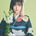 Hina Kagei Instagram – _
この度、京都丸紅の振袖ブランドJAPAN STYLEさんと
コラボさせて頂きました👘

今回のシリーズは「 自由で華やかなファッションで楽しんでいた 
大正～昭和初期の商家の令嬢をイメージ 」ということもあり、
色々なタッチの四季のお花が散りばめられている華やかな振袖が
可愛いのはもちろん、
私自身、実際に着てみて振袖ってこんなにも自由に組み合わせたり
個性が出せて楽しめるものなんだと感動しました
普段着ているお洋服と同じように、振袖も自由に華やかに自分らしく着れるってテンションも上がるし素敵だな〜と☺︎

他にも、珍しいデザインの髪飾りや腰に巻くリボンだったりと色々な種類の小物が豊富なのも魅力的でした🎀

この先、成人式を迎える子やそういうご家族がいる方、
そして日本だけでなく海外の方にもこの素敵なお着物が広まりますように☺︎