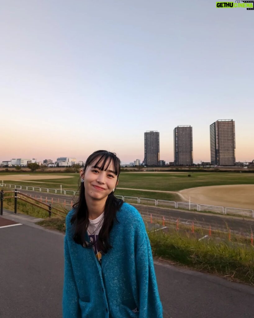 Hiroe Igeta Instagram - ロケ合間のオフショット☺️ 空が澄んでて気持ちよかった〜。