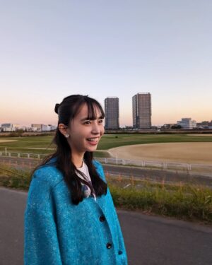 Hiroe Igeta Instagram - ロケ合間のオフショット☺️
空が澄んでて気持ちよかった〜。