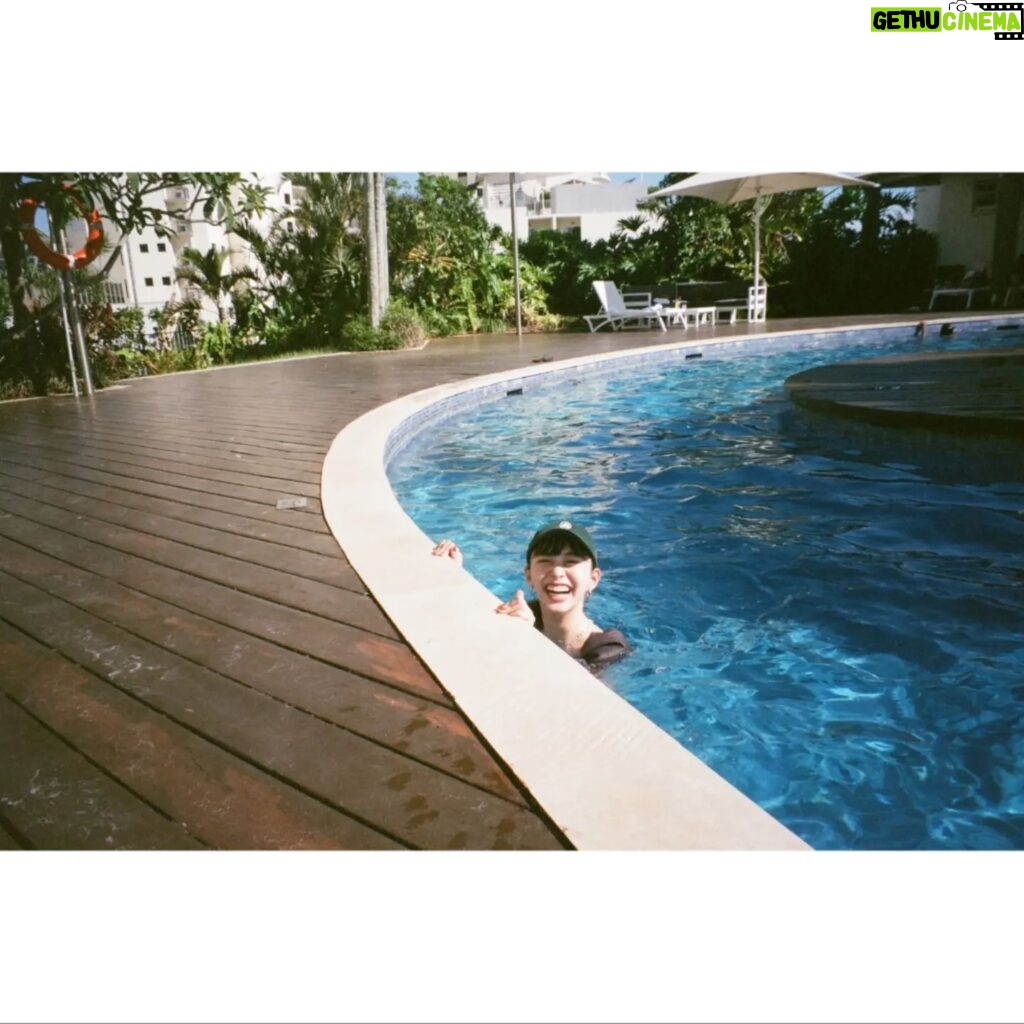 Hiroe Igeta Instagram - 🇦🇺🤍 夕日をビーチに見に行って ホテルのプールで泳ぎ エアーズロックを拝みました。 ハエ除け用の被るネットが必需でした👒