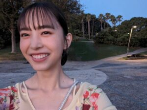 Hiroe Igeta Instagram - Google PixelのCMオフショット☺️
スペインの朝日待ちしてるときの。

消しゴムマジックを試してみました！
ぜひ見比べてみてください〜

#TeamPixel
#Pixelで撮影
#PR