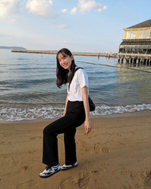 Hiroe Igeta Instagram - 福岡タワーの裏側！！

半袖で過ごせた季節がもう恋しいです。