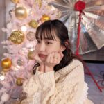 Hiroe Igeta Instagram – おしゃれクリップ
年内最後の放送です！！
ゲストは宮野真守さん。
ぜひご覧ください😊

スタジオはクリスマス仕様でした。
浮かれちゃってキャラでもない雰囲気で、
たくさん写真撮ってもらいました🎄🤍