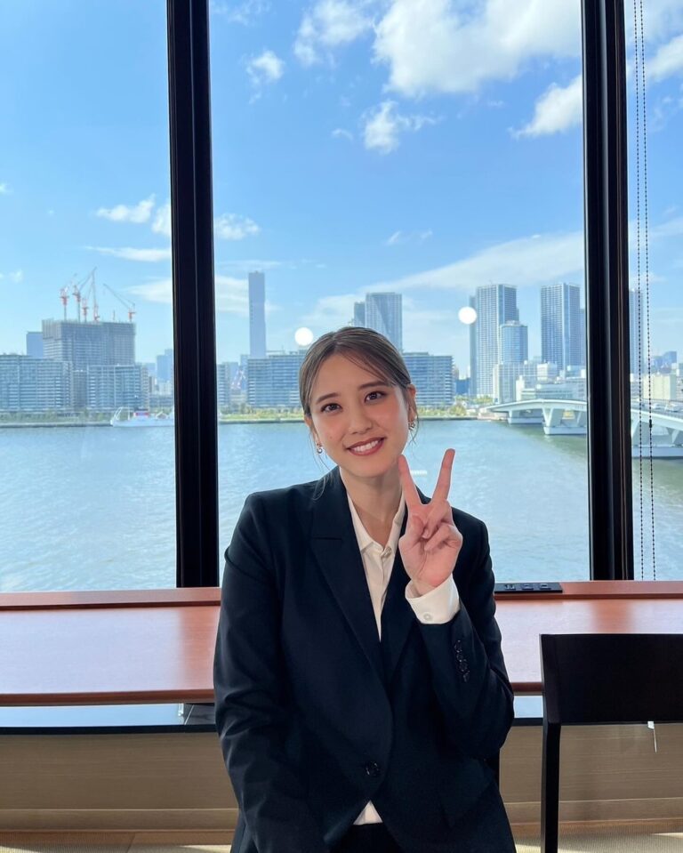 Hirona Yamazaki Instagram - ⛴️ 本日18:30～ 「#御社でインターンよろしいでしょうか？」 BS-TBSで放送です〜〜 みてね〜〜✨ #御社の乱れ正します