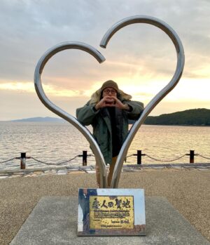 Hisashi Eguchi Instagram - 水俣市でのサイン会、大盛況のうちに終了しました。来てくださった皆さん、湯出小学校で会った子供たち、水俣市役所のスタッフの皆さん、ありがとうございました。
これを最後に作品展や本人稼働イベントの類いは当分ありません。ひたすら新しい作品、新しい本の制作の日々に戻ります。それでは皆さままた会う日まで！チャオ！