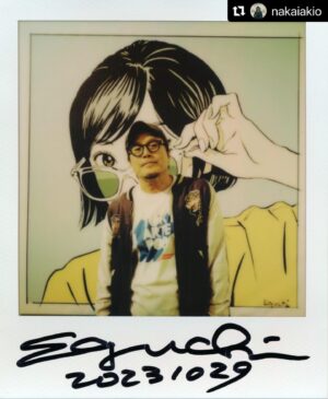 Hisashi Eguchi Instagram - ポラロイド写真家の中飯くん(@nakaiakio)に撮ってもらってるポートレート。もう8年になるのか。今年も撮ってもらわないと😁

#Repost @nakaiakio with @use.repost
・・・
漫画家、イラストレーターの江口寿史さんのポラロイド。@egutihisasi @eguchiworks 
さかのぼると2016年が最初だった。
毎度ありがとうございますっ

そして3月29日が誕生日
（僕と一緒〜！）
みんなでお祝いしましょう〜
＃江口寿史 #polaroid @polaroid