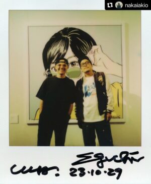 Hisashi Eguchi Instagram - ポラロイド写真家の中飯くん(@nakaiakio)に撮ってもらってるポートレート。もう8年になるのか。今年も撮ってもらわないと😁

#Repost @nakaiakio with @use.repost
・・・
漫画家、イラストレーターの江口寿史さんのポラロイド。@egutihisasi @eguchiworks 
さかのぼると2016年が最初だった。
毎度ありがとうございますっ

そして3月29日が誕生日
（僕と一緒〜！）
みんなでお祝いしましょう〜
＃江口寿史 #polaroid @polaroid
