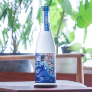 Hitomi Kariya Instagram - 村井醸造×櫻川めぐさんのコラボ酒「真上 紫陽花櫻」のラベルイラスト描いてます！
飲むの楽しみだ〜！！

#illustration #drawing