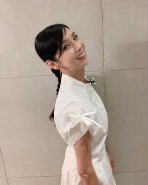 Hitomi Kuroki Instagram - ⁡
⁡
こんばんは。
夜明けが少し遅くなりましたね、秋分の日も近づいております。
雨の日、晴れの日、天気が不安定な日が続いておりますが、ご自愛くださいね🤍