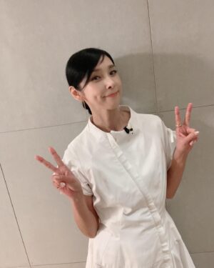 Hitomi Kuroki Instagram - ⁡
⁡
こんばんは。
夜明けが少し遅くなりましたね、秋分の日も近づいております。
雨の日、晴れの日、天気が不安定な日が続いておりますが、ご自愛くださいね🤍