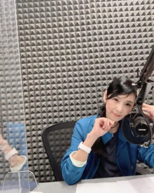 Hitomi Kuroki Instagram - 皆さんこんにちは！🍺

『黒木瞳の映画　ここだけバナシ』
ポッドキャストで配信始めてます。
下記のURLからも、聞けますよ〜。フォローしてね💕

https://www.himalaya.com/album/3118337