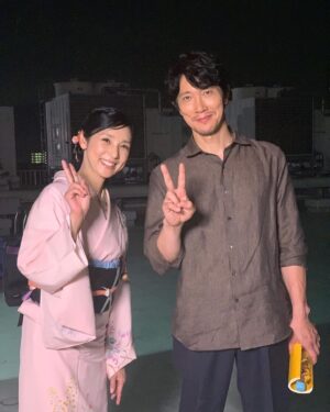 Hitomi Kuroki Instagram - 1年ぶりの黄昏再会。
蔵之介さんと。うふ