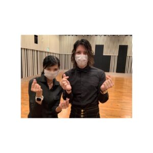 Hitomi Kuroki Instagram - 🌛
⁡
久しぶりにローランドさんにお会いしました。
お話が弾みました🤭
⁡
⁡
#指ハートを習いました#笑