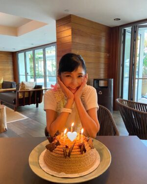 Hitomi Kuroki Instagram - 🍒
⁡
誕生日、
素敵な友人がお祝いしてくださいました！
大好きなモンブランケーキ☺︎