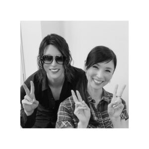 Hitomi Kuroki Instagram - ⁡
先日、ローランドさんとツーショット🌤🤍
彼の本、なんか好きです🤭なんか好き、、☺️