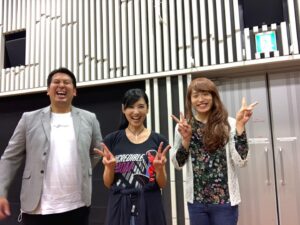 Hitomi Kuroki Instagram - 皆さま、お元気ですか？﻿
﻿
ニッポン放送、今週のゲストはレインボーのお二人です😉﻿
﻿
いつも私も、楽しくYouTubeを観ています😂😂﻿
﻿
﻿
#レインボー#レインボーチャンネル#池田直人#ジャンボたかお#ニッポン放送#ラジオ#黒木瞳﻿