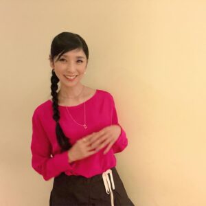 Hitomi Kuroki Instagram - 📚✍🏻
⁡
初めて『世界一受けたい授業』に出演しました。
日本の技術、医療、文化などなど…素晴しいことがたくさん！楽しく勉強できました☺️
⁡
⁡
6月4日(土) 19:56〜21:54
日本テレビ系列「世界一受けたい授業」は…世界が絶賛するスゴいニッポン２時間スペシャル！
⁡

⁡#最近手がブレがちですね笑

@livianacontiofficial @bellesiora_official #Christian_Louboutin