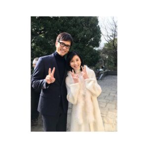 Hitomi Kuroki Instagram - ❤️
.

沢村さんと😆
本日、ぜひぜひ観てください💓🙂
.
#テレビ朝日
.

#ポツンと一軒家 18:30〜
#アガサクリスティ#大女優殺人事件 21:00〜 .
#沢村一樹#黒木瞳