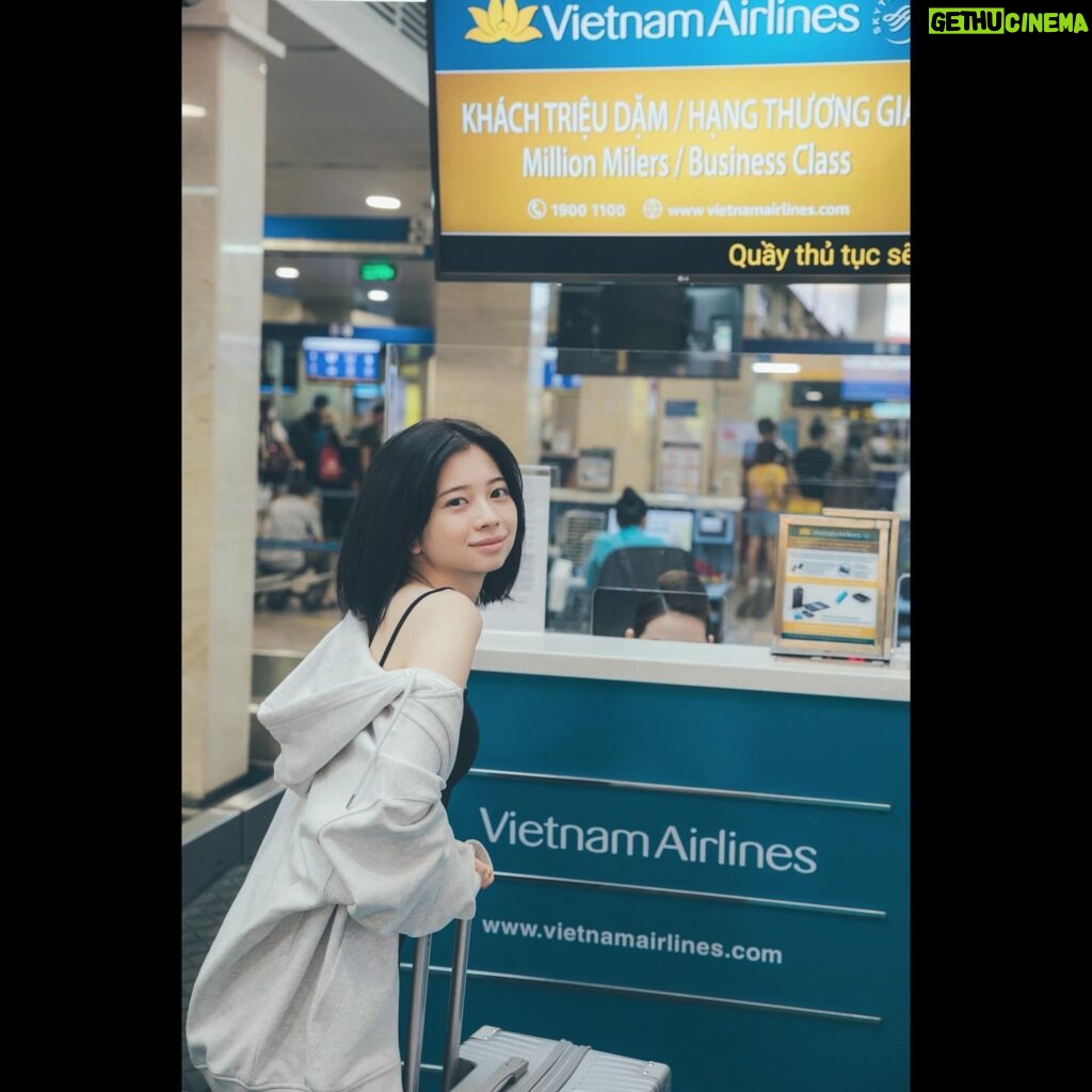 Hiyori Sakurada Instagram - 写真集「my blue」 @vietnamairlines_japan ＠vietnamairlines #pr