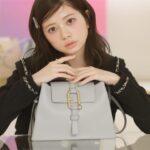 Hiyori Sakurada Instagram – FURLAのNUVOLA軽くて使いやすいし、色味も可愛かったです☁️
@furla
#furla
#PR 
#furlanuvola