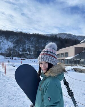 Hiyori Sakurada Instagram - 何かに背中を押されたら、きっともう一度…。

JR SKISKI「雪よ、推してくれ。」篇。
CM放映中です☺︎