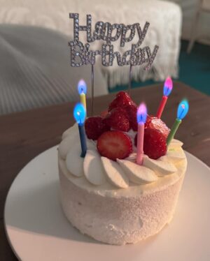 Hiyori Sakurada Instagram - 21歳になりました🌨️

今年も沢山の方々に祝ってもらいまして…幸せ者だ…。
これからも応援してね☁️