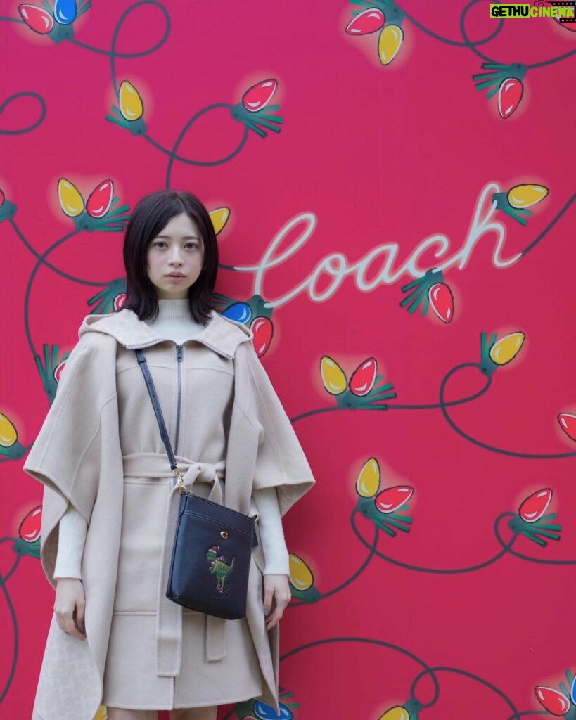 Hiyori Sakurada Instagram - COACHホリデー2023ポップアップストア12月8日から開催します☁️ COACH MIDTOWN ICE RINKも11月16日から2月25日まで期間限定オープンしてるよ〜 クリスマスツリーも大きくて綺麗だった〜☁️ #CoachJapan　#CoachHoliday　 #コーチミッドタウンアイスリンク