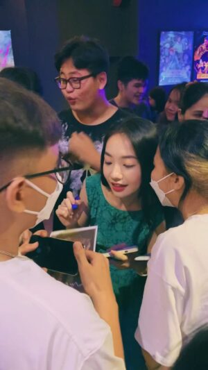 Hoàng Hà Instagram - 18.6.2022, Huế :")
Tự dưng một hum trời mang Ánh đến đâyyy ... 🌻🌷✨