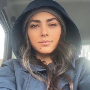 Hoda Zeinolabedin Instagram - چه خوب است 

عزيز دل كسي باشي
بي آنكه بخواهي و برايش تلاش كني…
من اين ساده ترين حالت خوشبختي را…
برايتان آرزو دارم.🥰