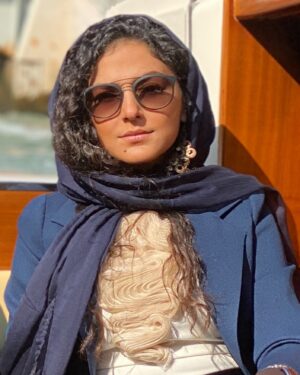 Hoda Zeinolabedin Instagram - همون موقع كه جوكر گفت :
"آدم ها تو لحظه آخر نشون ميدن كي هستن"
بايد ميفهميديم شعور آدم ها موقع جدايي خيلي مهم تر از جذابيتشون موقع آشناييه…✌🏻