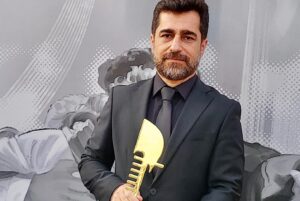 Hoda Zeinolabedin Instagram - جایزه بزرگ هفته منتقدین و جایزه فیپرشی ونیز برای «زالاوا»

فیلم‌ سینمایی «زالاوا» به کارگردانی ارسلان امیری برنده جایزه بزرگ بهترین فیلم در اختتامیه سی و‌ ششمین دوره هفته منتقدین ونیز شد. در بیانیه داوران آمده است: «هیئت داوران تحت تاثیر توانایی استادانه کارگردان در خلق اولین اثر سینمایی خود قرار گرفت. کارگردان، ماهرانه با بهره گیری از احساسات متفاوتی در فیلم پیام قدرتمندی در تقابل با جهل و خرافه گرایی را به تماشاگر می رساند که در این روزهای خاص از اهمیت ویژه ای برخوردار است.» 

همچنین در اختتامیه،  جایزه فیپرشی توسط فدراسیون بین المللی منتقدان از میان تمامی آثار ارائه شده به هر چهار بخش هشتاد و  هفتمین دوره فستیوال فیلم ونیز  به فیلم‌های زالاوا در بخش هفته منتقدین و  و یک فیلم فرانسوی در بخش اصلی اهدا شد.