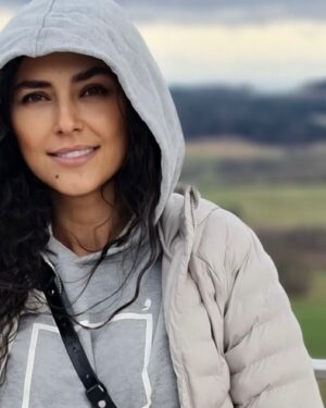 Hoda Zeinolabedin Instagram - درباره ي چه كسي و چه چيزي مي توانم بگويم:
"مي شناسمش!"؟