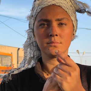 Hoda Zeinolabedin Instagram - راستش من گاهي فكر ميكنم
شايد اين يه جور قدرت باشد
كه بتواني وانمود كني از كسي نرنجيدي...

عكس از : @_fereshtehosseini ❤️