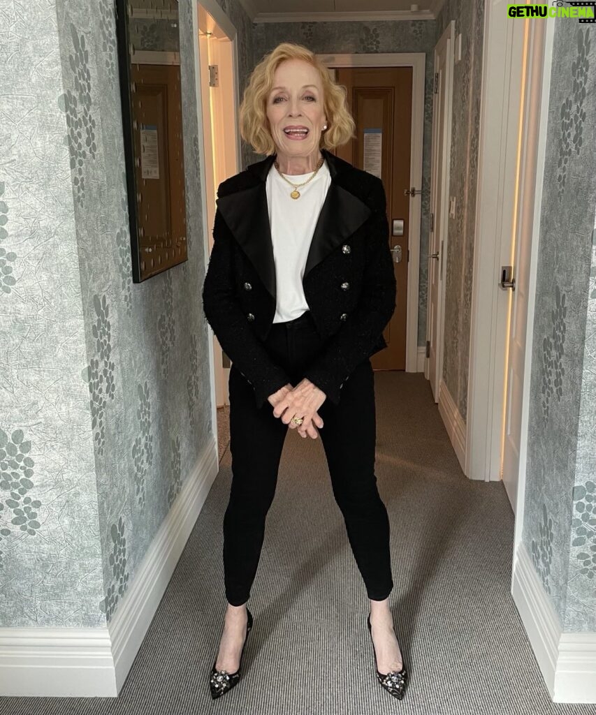 Holland Taylor Instagram - Why, yes- that is CHANEL @chanelofficial I wore to COLBERT @colbertlateshow - and yes, indeed, @karlawelchstylist had everything to do with it. Nothing too good for @Stephenathome